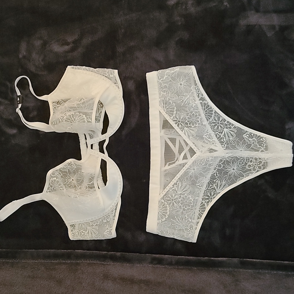 Victoria Secret Bra (36D) and Thong (M) set
